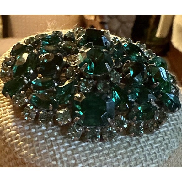 Vintage JULIANA Emerald Peridot Green Crystal Brooch Oval Emerald Cut Green 2” - Picture 5 of 7